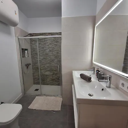 Con Bano Privado En Un Piso Con Familia