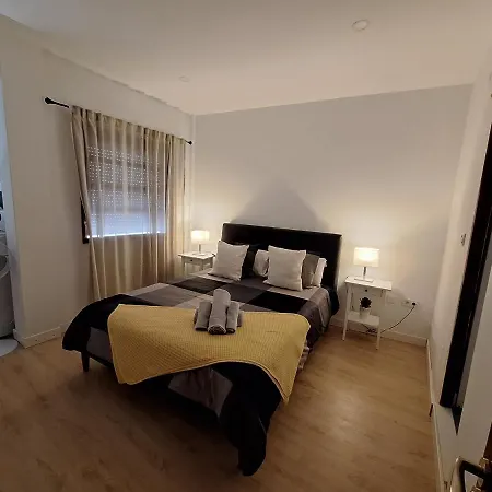Con Bano Privado En Un Piso Con Familia 招待所