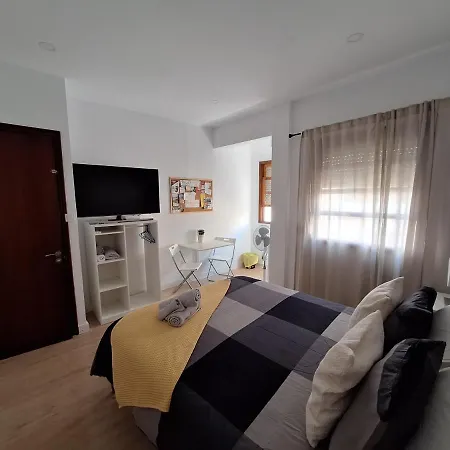 Con Bano Privado En Un Piso Con Familia *