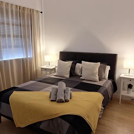 Con Bano Privado En Un Piso Con Familia 招待所 *